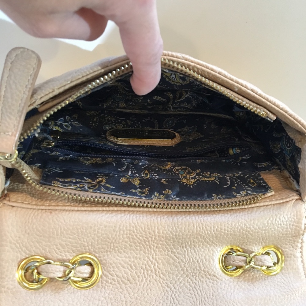 Tan quilted Crossbody Bag - Picture 7 of 8